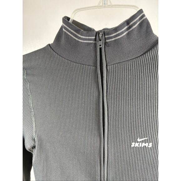 SKIMS Nike NWT Ribbed Seamless Cropped Full Zip Jacket in Obsidian Size XS - Picture 2 of 10